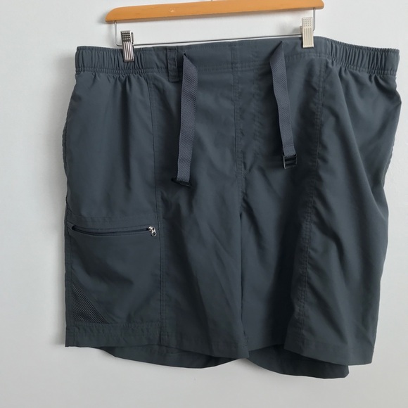 Columbia Cargo Shorts Gray Flat Front Womens 2X - Picture 1 of 10
